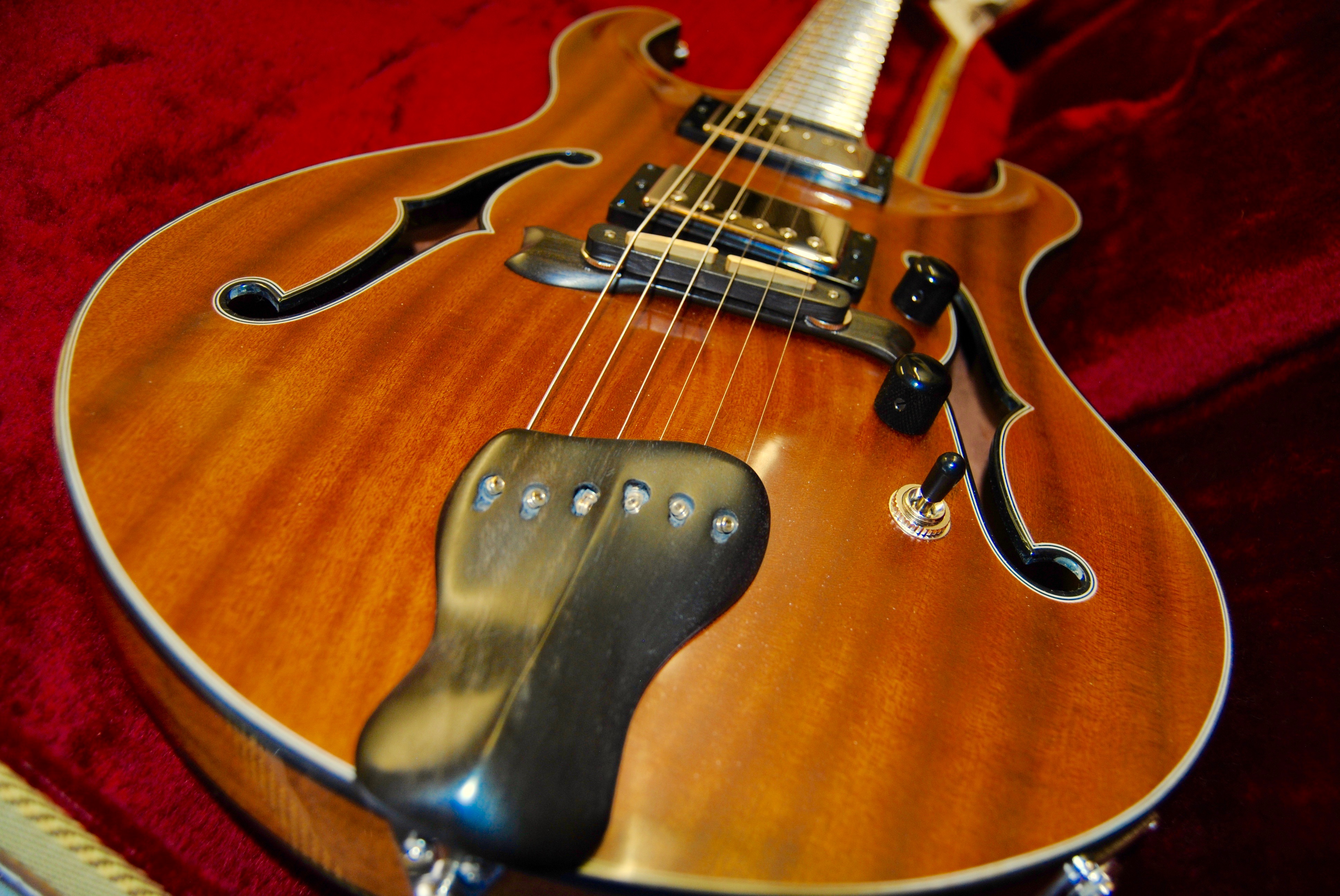 Handcrafted hollowbody archtop guitar - Schnell Guitars portfolio