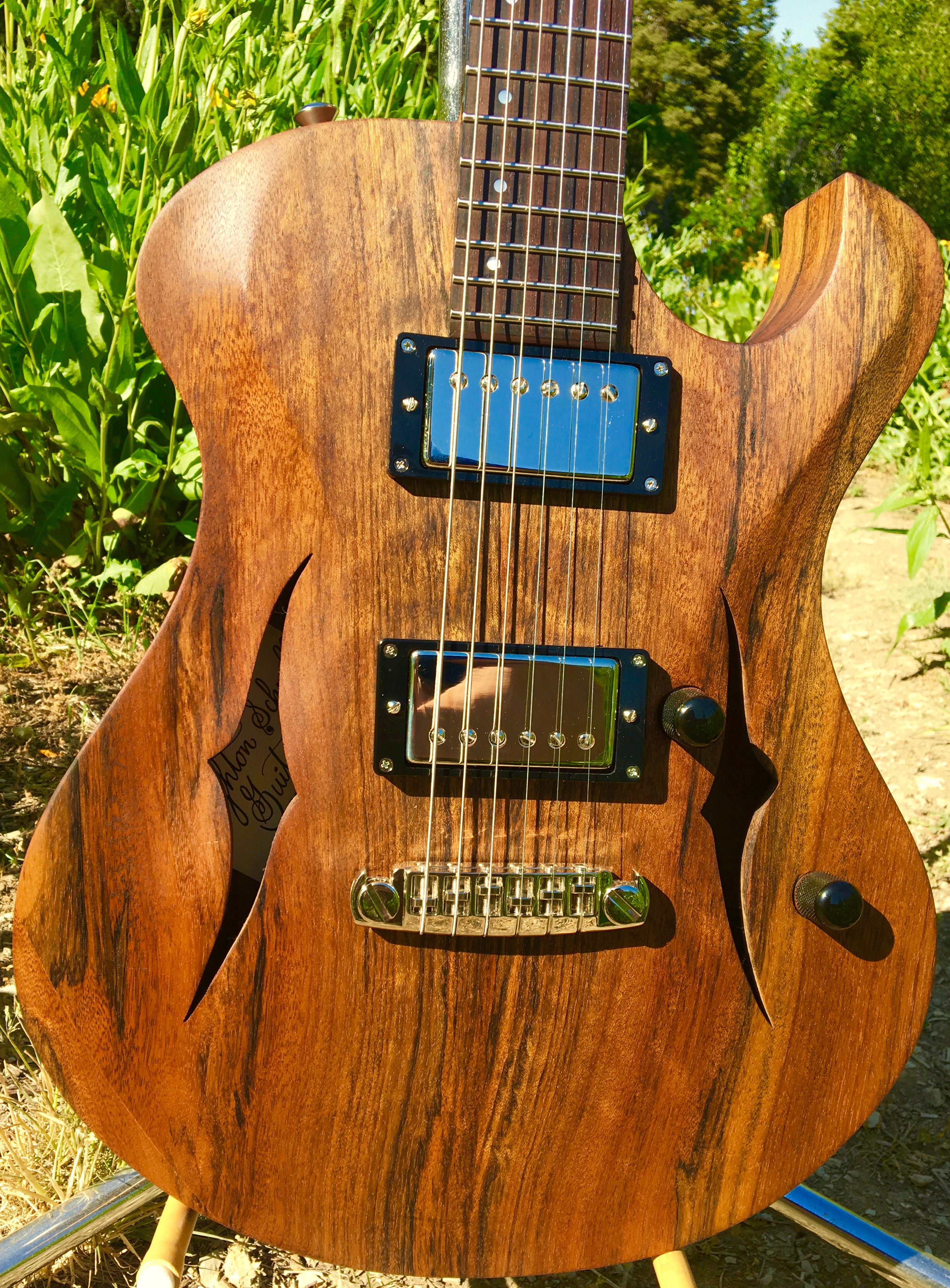 Handcrafted hollowbody archtop guitar - Schnell Guitars portfolio