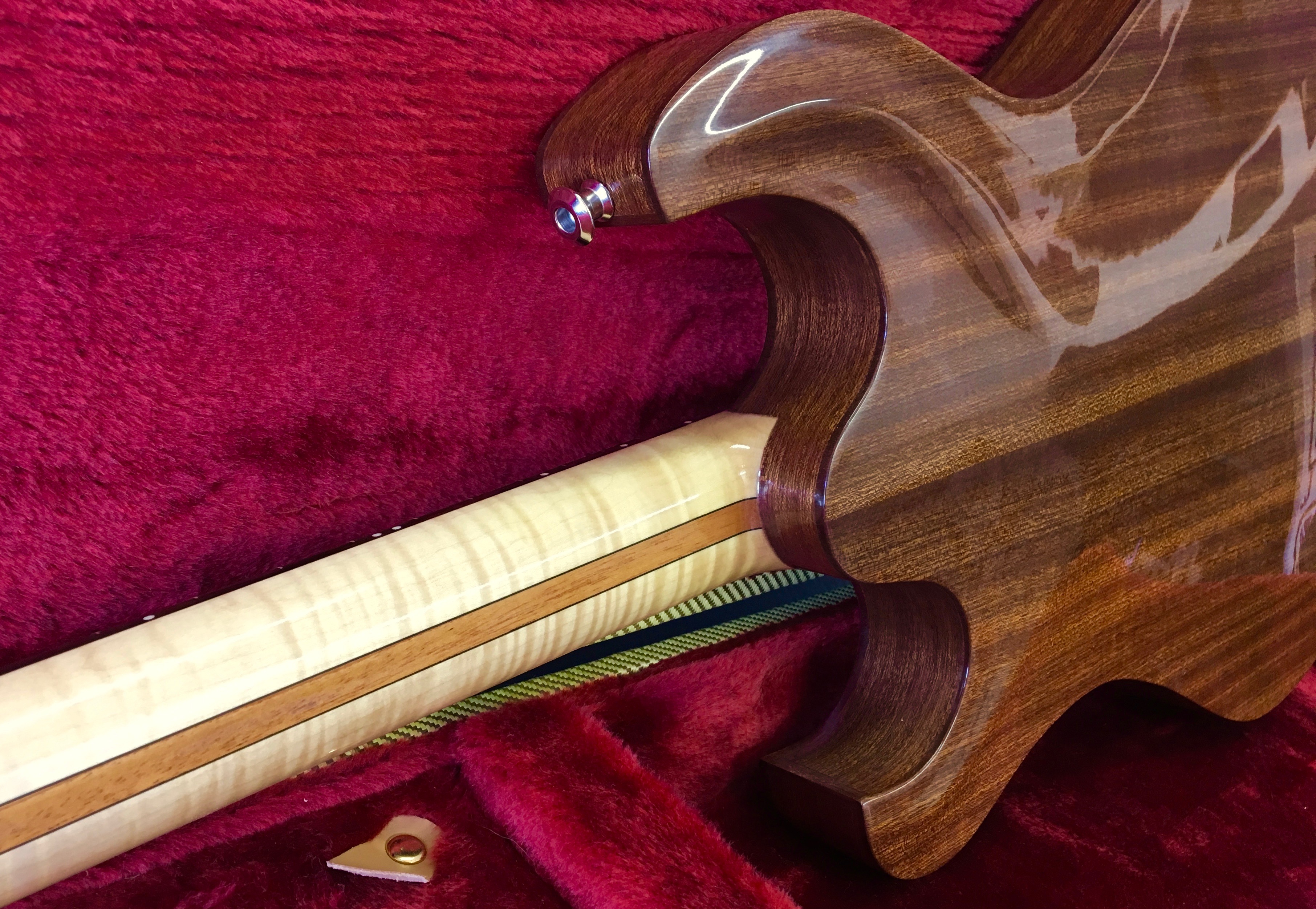 Handcrafted hollowbody archtop guitar - Schnell Guitars portfolio