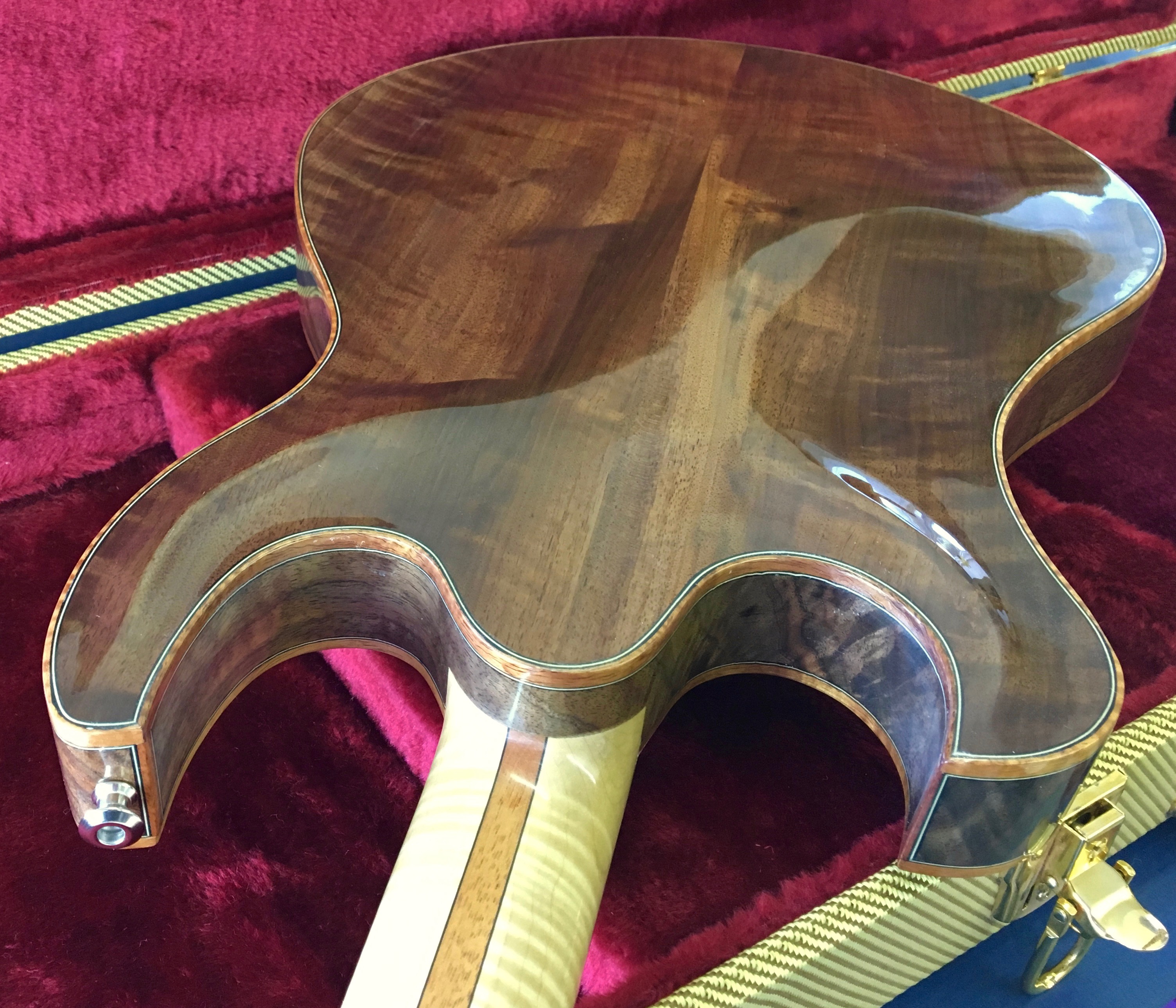 Handcrafted hollowbody archtop guitar - Schnell Guitars portfolio