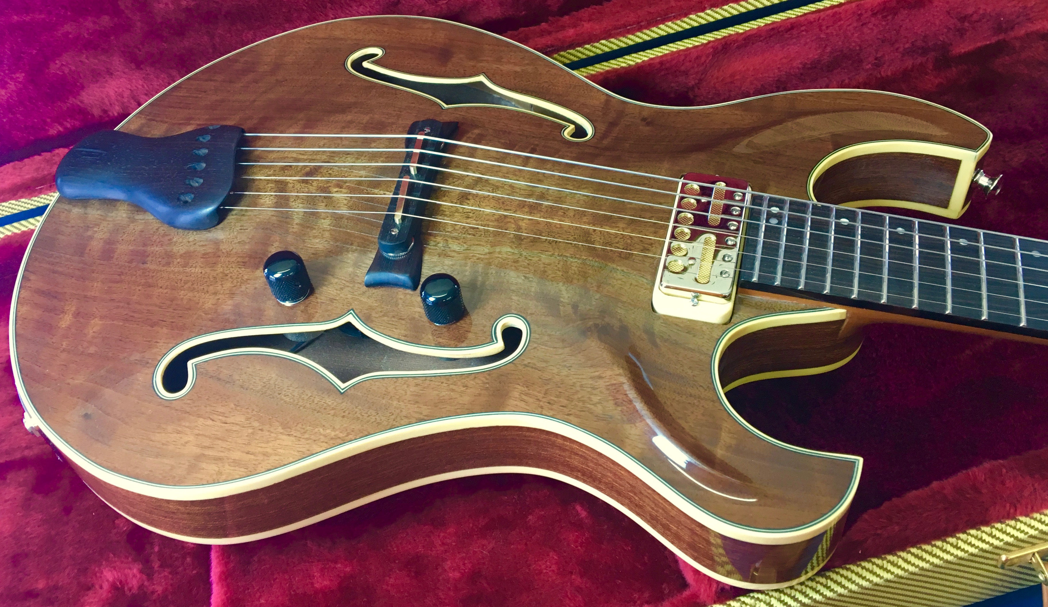 Handcrafted hollowbody archtop guitar - Schnell Guitars portfolio