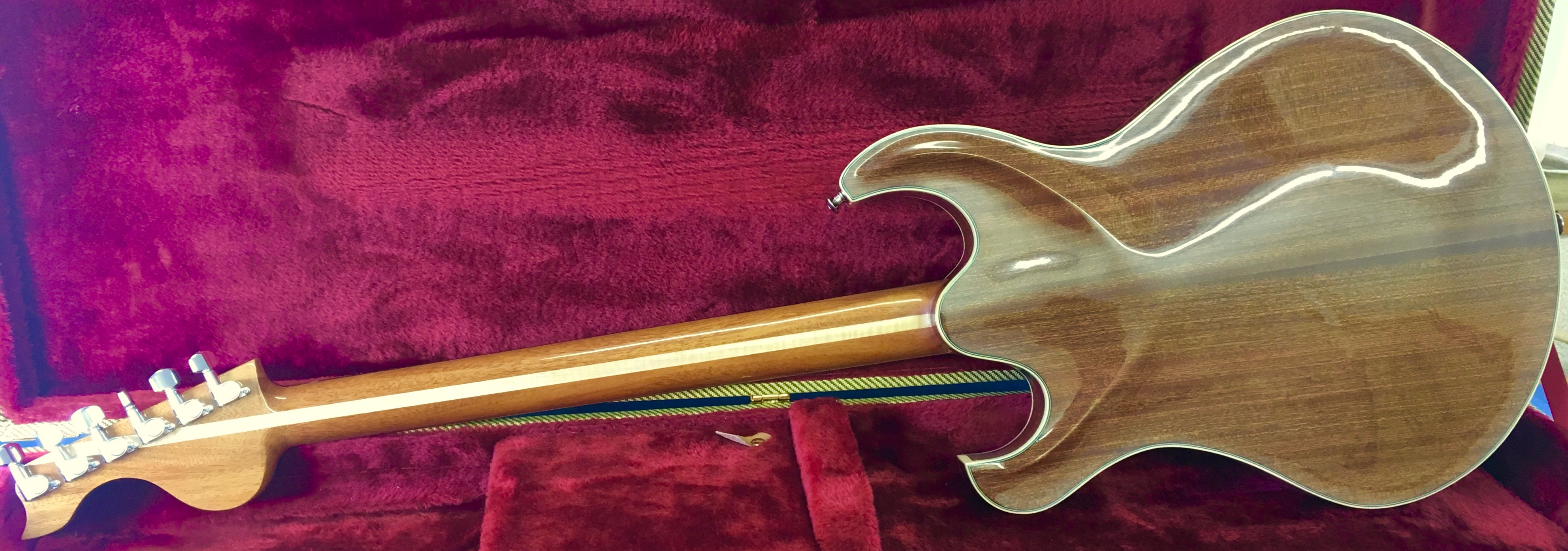 Handcrafted hollowbody archtop guitar - Schnell Guitars portfolio