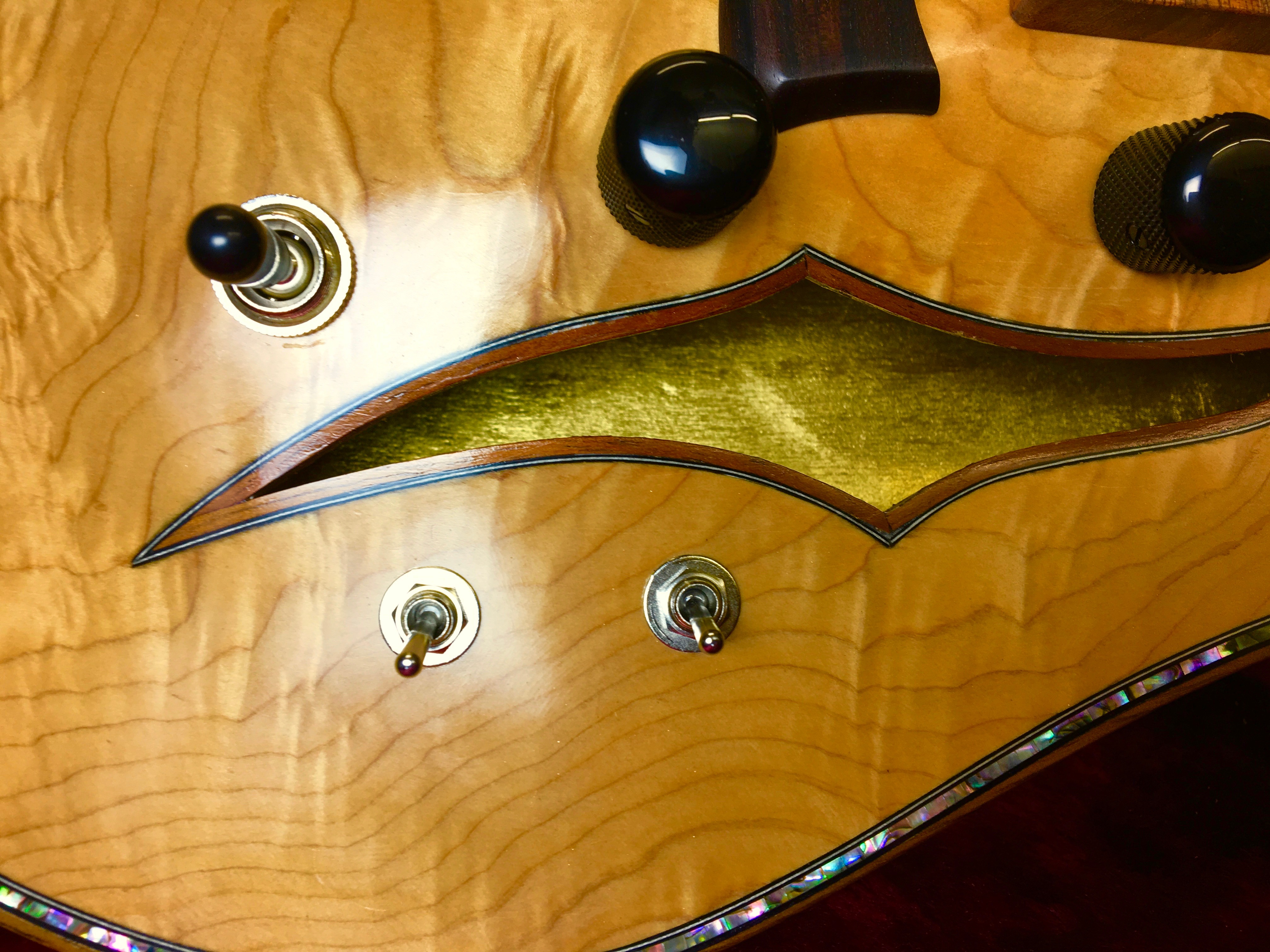 Handcrafted hollowbody archtop guitar - Schnell Guitars portfolio